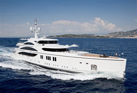charter motor yacht    caribbean med luxury charter group