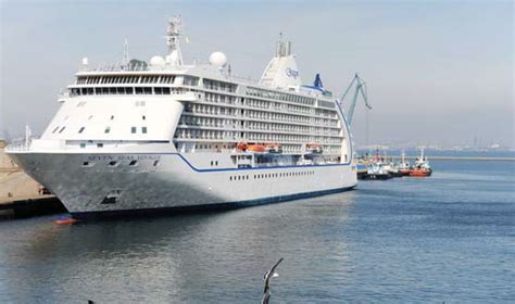 a cruise ship from the us arrived at dalian port in