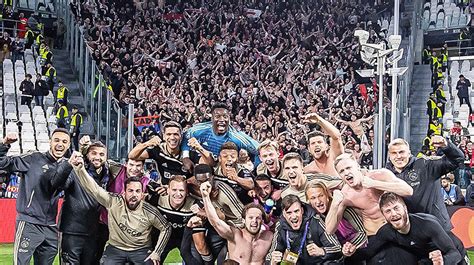 ajax fans players celebrating  juve stadium juve   ajax ultras life