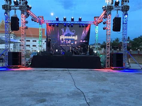 array speakers sound solution  outdoor professional concert