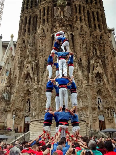 barcelonians el castell  catalan tradition
