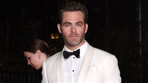 chris pine to play robert the bruce in netflix s outlaw king variety