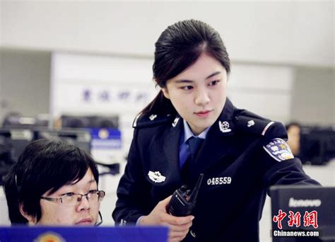 Versatile Woman Police Officer In China People S Daily Online
