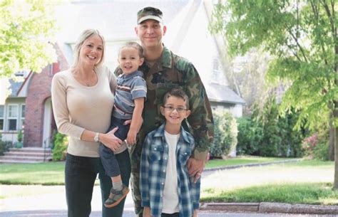 pros  cons  joining  military   family lovetoknow