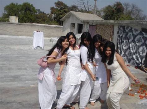 World S Beautiful Girlz Desi Girls Playing Holi Pictures