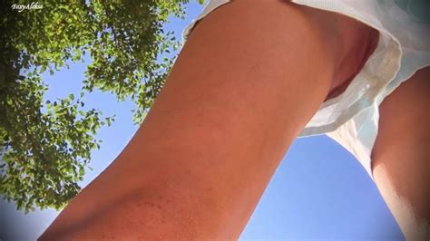 up skirt teen girl in short shorts without panties pussy close up