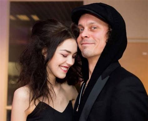 ville valo looks very happy with his girlfriend christel karhu in
