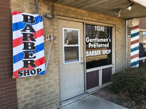 a true gentleman oak lawn barber retiring after 50 years oak lawn