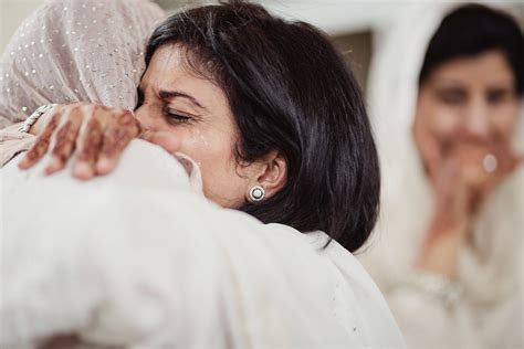 55 heartwarming mother daughter wedding photos mother daughter