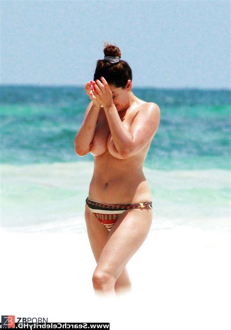 Kelly Brook Bra Less On The Beach In Cancun Zb Porn