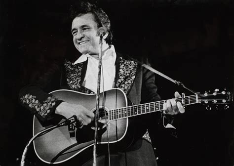 throwback thursday dubuquer  johnny cash connection   concert tri state news
