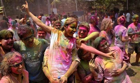 top 10 funny and amazing holi pictures of 2016 happy holi 2017 wishes shayari sms