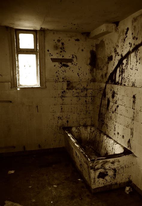 scary bathroom foto and bild architektur profanbauten kliniken bilder