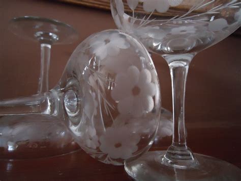 Vintage Etched Floral Pattern Crystal Wine Glasses Set Of 4