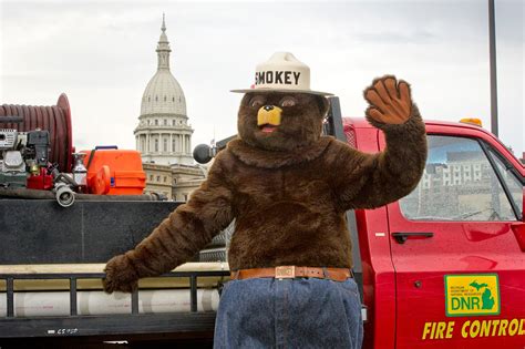 years smokey bear  plays vital role  fire prevention grlakescamper