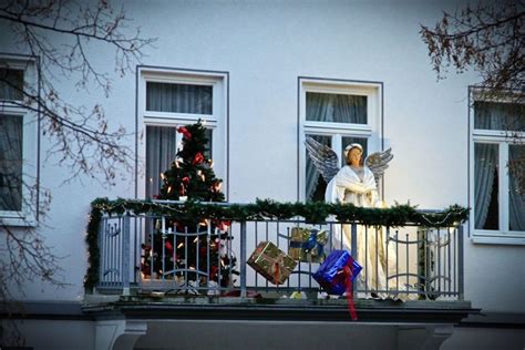 charming christmas decorations  small apartment balcony home apartment ideas