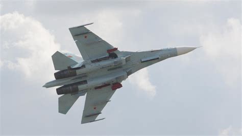 russische straaljager vliegt opnieuw om vliegtuig  nu het laatste nieuws het eerst op nunl