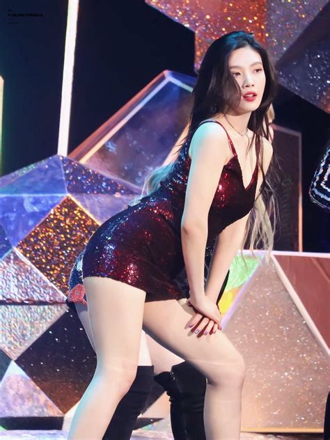 Fans Can T Get Over How Perfect Red Velvet Joy S Body Is