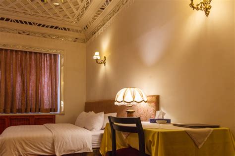 traditional single room karoon hotel