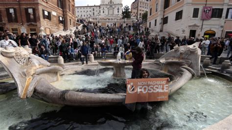 aktivisti naliali  fontany  rime tekute uhlie spravy rtvs