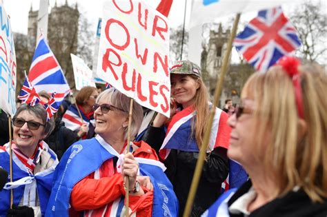 pics jubilant brexiteers descend  london  mark brexit day
