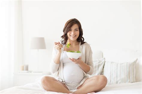 how to stay well nourished if you are pregnant or breastfeeding and