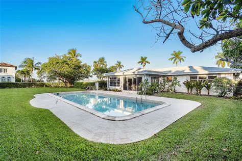 spacious west palm beach home