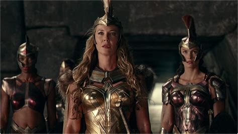 new zack snyder s justice league clip shows amazons vs steppenwolf