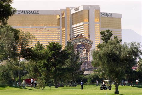 Cocktail Waitresses At The Mirage Sued Over Sexual Discrimination In