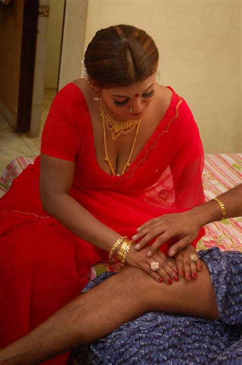 Tamil Actress Jennifer Spicy In Saree Stills Beautiful