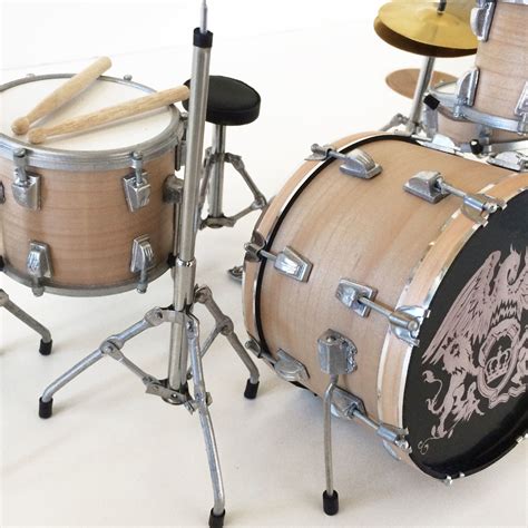 roger taylor queen crest tribute miniature drum kit model axe heaven touch  modern