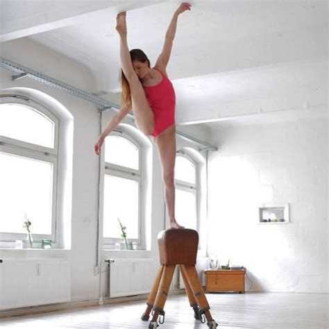 dancers are experts in spreading their legs… 45 pics