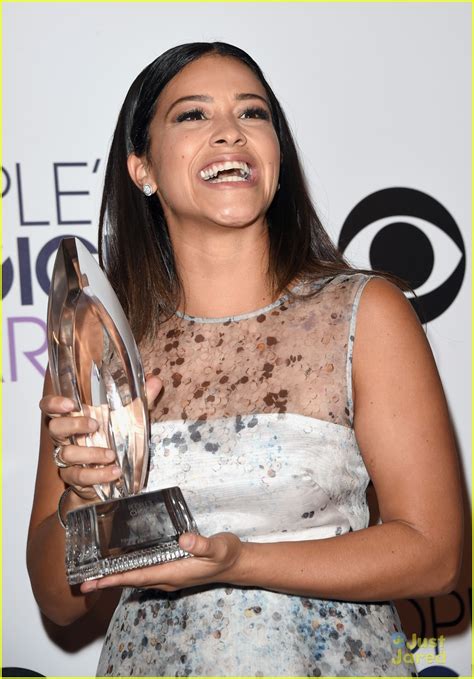 gina rodriguez celebrates jane the virgin s win at people