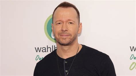 Donnie Wahlberg Leaves 2 000 Tip At Waffle House My Mom Waited