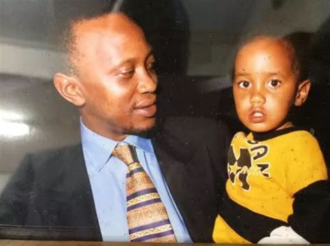 kenyans react  rare photo  president uhuru kenyatta babysitting  son muhoho kenyatta