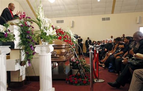 bb king  laid  rest  hometown  mississippi  thousands  fans  final goodbye