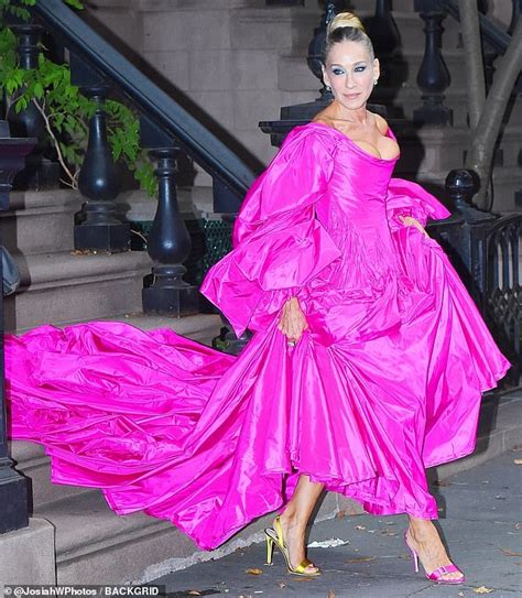 sarah jessica parker is gorgeous in fuchsia and gives a nod to sex and the city at nyc ballet s