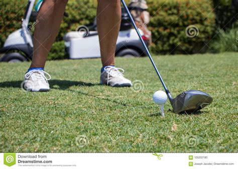 golfspeler die golfbal raken van  stuk stock foto image  club golfspeler