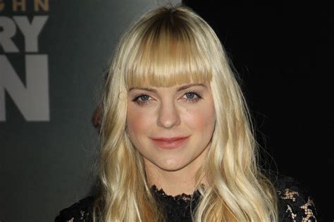Not So Scary Movie Anna Faris Looks Stunning In A See