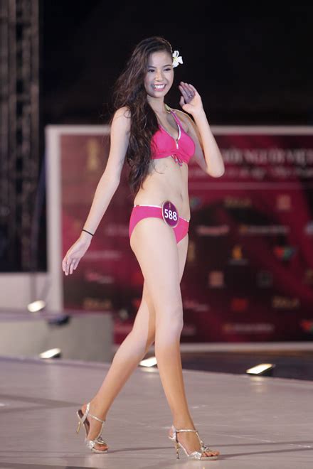 Beauty And Secret Ngoc Kieu Khanh Performs Swimsuit At