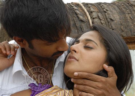 anushka shetty gopichand lip  lip kiss  telugu film lakshyam tamil south tamil cinema