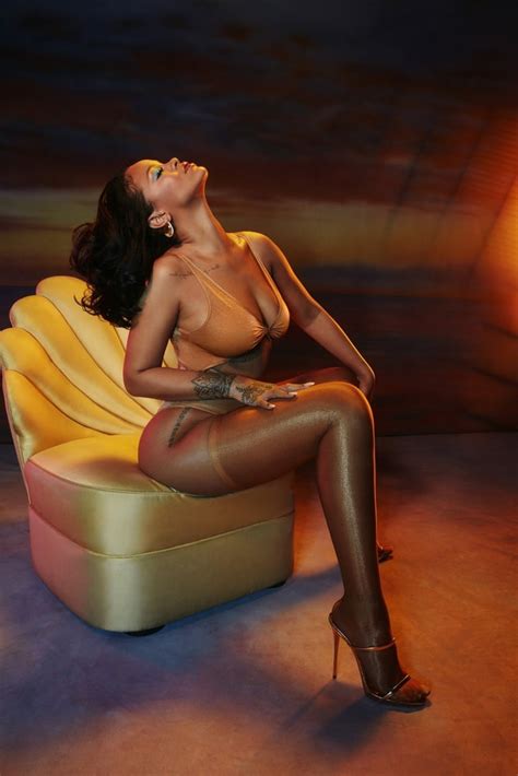 Rihanna Sexy Legs Feet And High Heels 144 Pics Xhamster