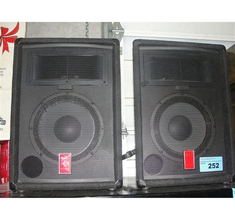 pair  fender electronics pa speakers