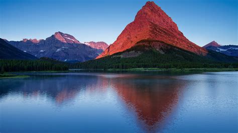mount grinnell view  swiftcurrent lake  sunrise  montanas