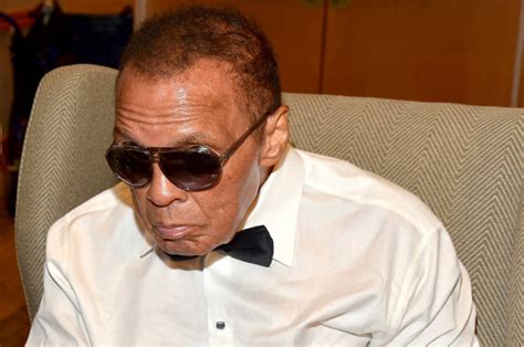 muhammad ali placed on life support