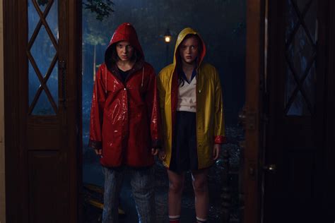stranger things 3 episode 3 recap the case of the missing lifeguard