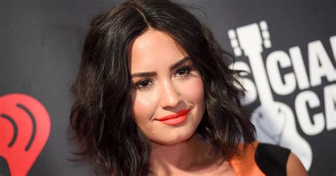 demi lovato laughs off alleged photo on twitter it s not nude and it