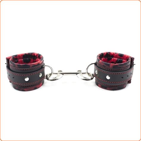 adult sex toy wholesale deluxe pin buckle leather wrist