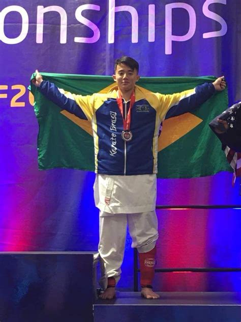 rafael kimura conquista medalha de bronze no mundial de karatê na