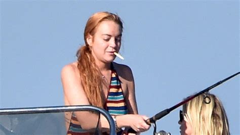 is lindsay lohan drinking and smoking while pregnant